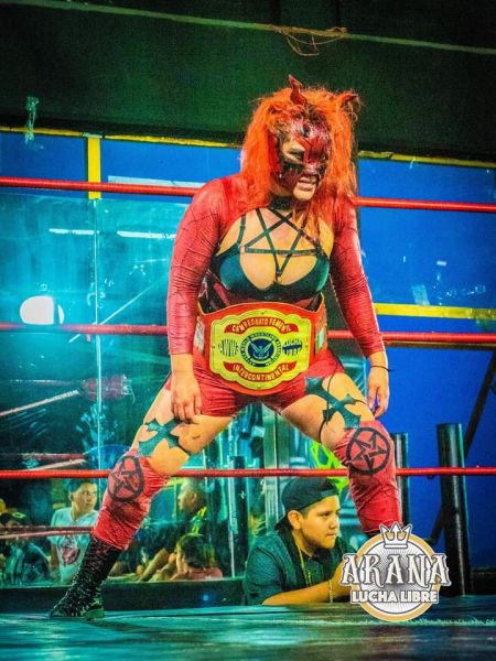 File:Satania AWWA Champion.jpg